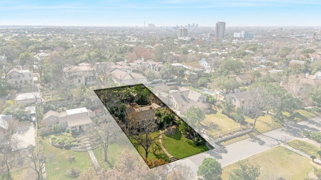 316 Elizabeth Rd, Terrell Hills, TX 78209