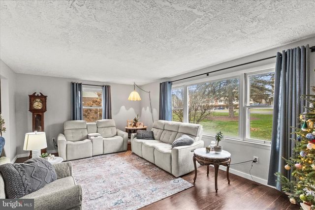 193 DEW DROP RD, York, PA 17402