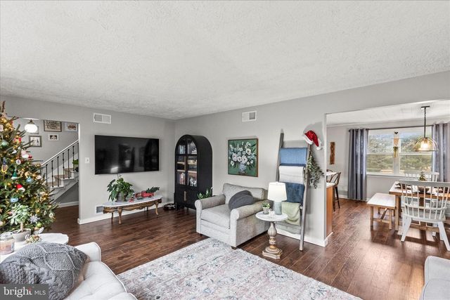 193 DEW DROP RD, York, PA 17402