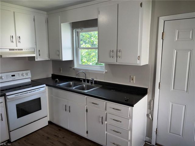 857 28 ST, Newport News, VA 23607