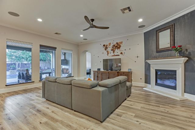 26 Spring Basket Trail, The Woodlands, TX 77389