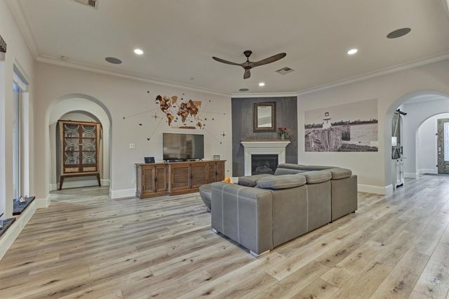 26 Spring Basket Trail, The Woodlands, TX 77389