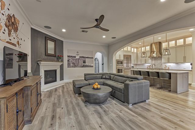 26 Spring Basket Trail, The Woodlands, TX 77389