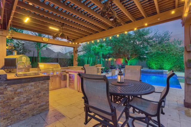 26 Spring Basket Trail, The Woodlands, TX 77389