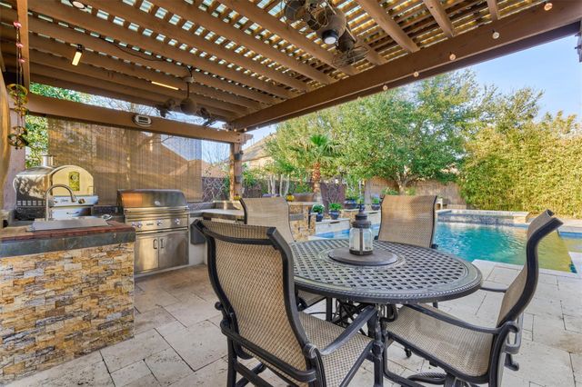 26 Spring Basket Trail, The Woodlands, TX 77389