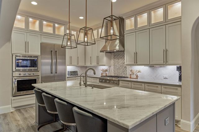 26 Spring Basket Trail, The Woodlands, TX 77389