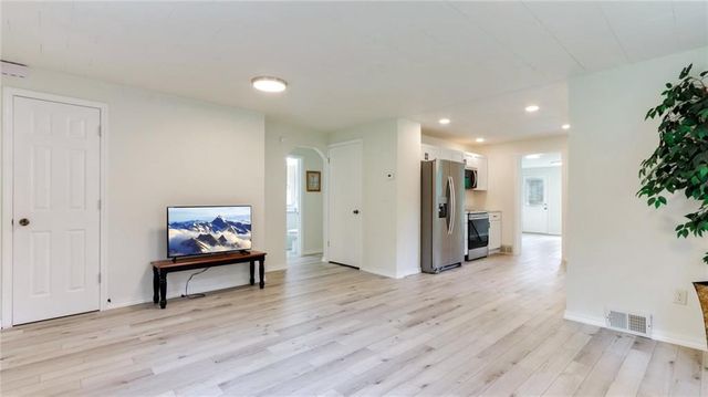 1435 Mckinley Road, Eau Claire, WI 54703