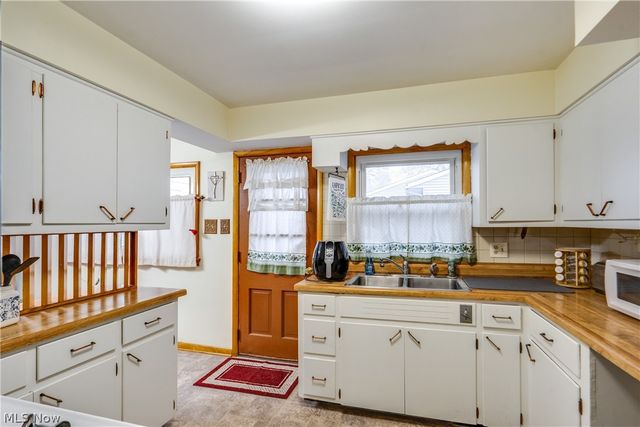 73 Kline Avenue, Mogadore, OH 44260