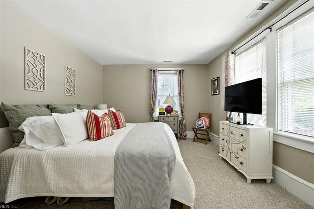 52 Alleghany Rd, Hampton, VA 23661