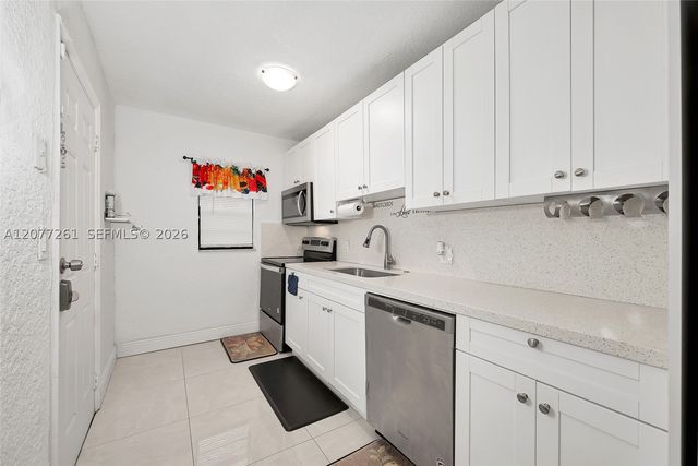 2420 NW 22nd Rd, Fort Lauderdale, FL 33311