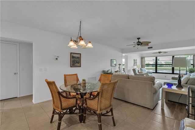 38 Plantation Drive 101, Vero Beach, FL 32966
