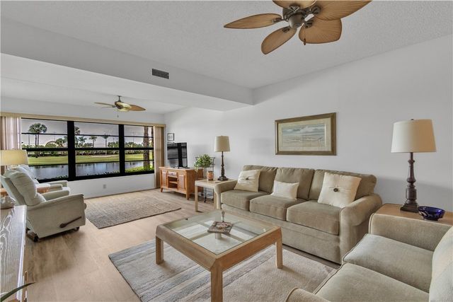 38 Plantation Drive 101, Vero Beach, FL 32966