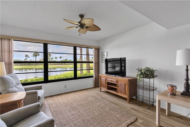 38 Plantation Drive 101, Vero Beach, FL 32966