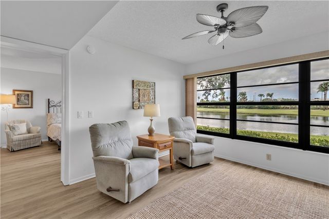 38 Plantation Drive 101, Vero Beach, FL 32966