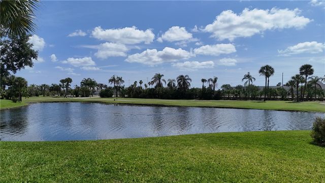 38 Plantation Drive 101, Vero Beach, FL 32966