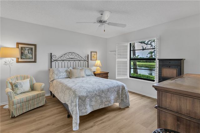 38 Plantation Drive 101, Vero Beach, FL 32966