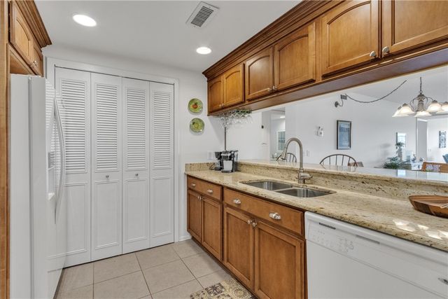 38 Plantation Drive 101, Vero Beach, FL 32966