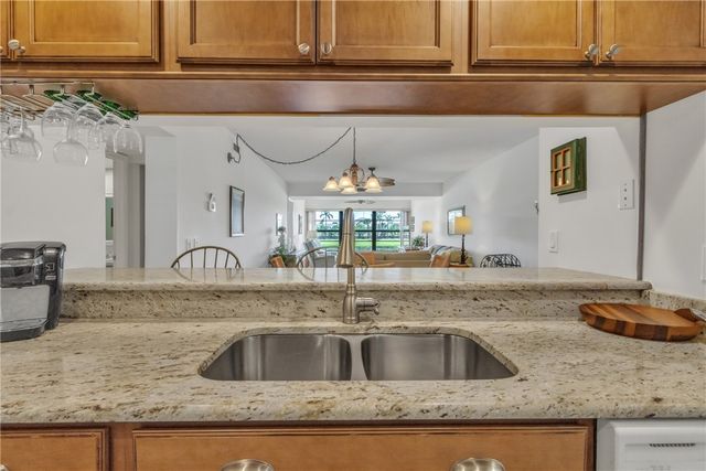 38 Plantation Drive 101, Vero Beach, FL 32966
