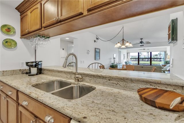 38 Plantation Drive 101, Vero Beach, FL 32966