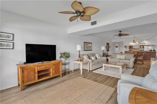 38 Plantation Drive 101, Vero Beach, FL 32966