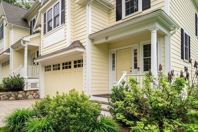 37 Jefferson Dr 37, Lexington, MA 02420