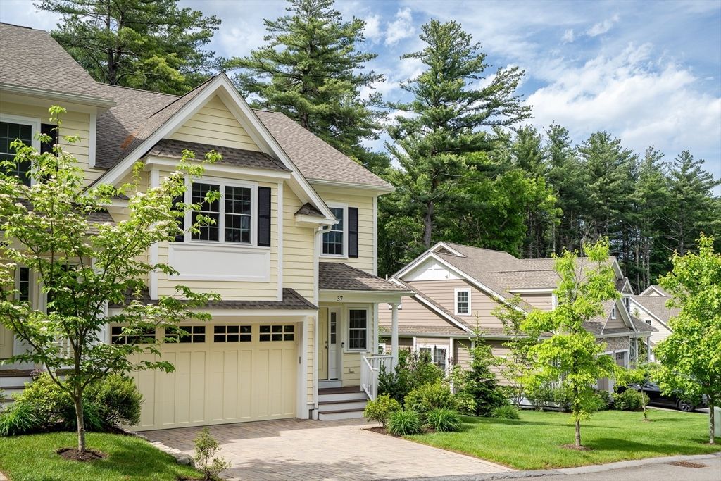 37 Jefferson Dr 37, Lexington, MA 02420