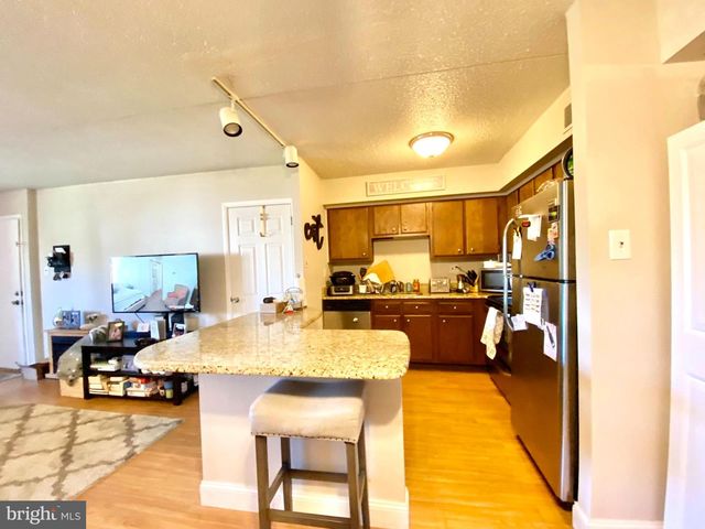5200 HILLTOP DR, Brookhaven, PA 19015
