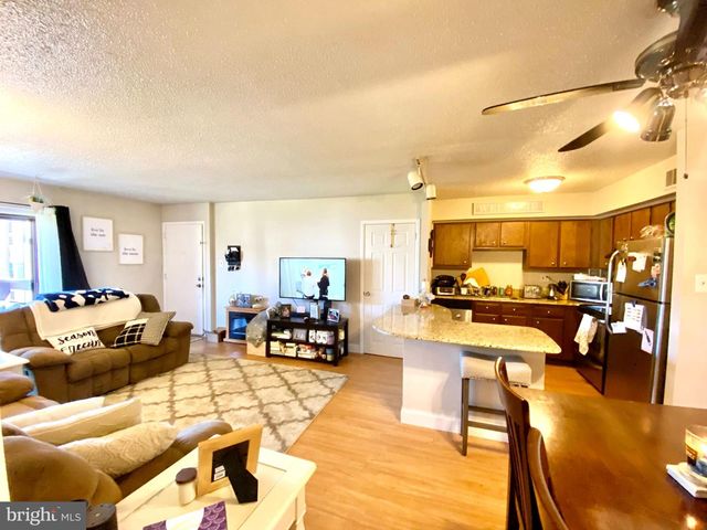 5200 HILLTOP DR, Brookhaven, PA 19015