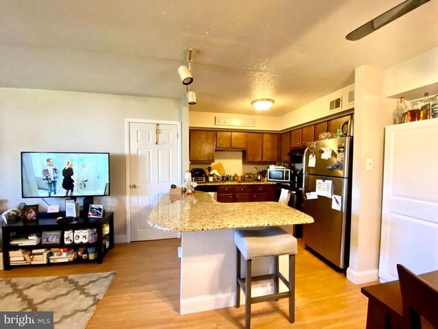 5200 HILLTOP DR, Brookhaven, PA 19015
