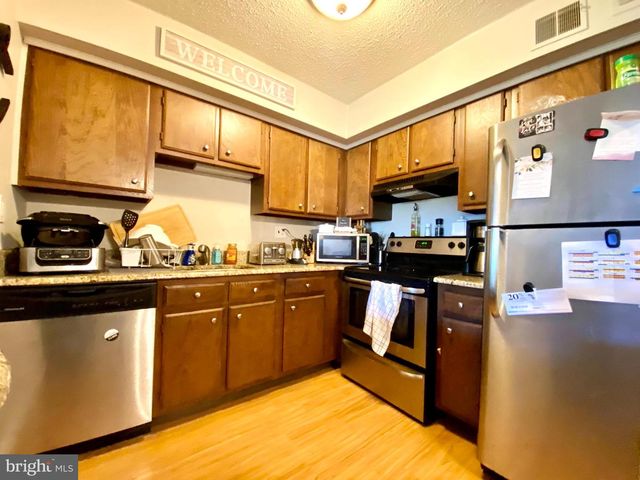 5200 HILLTOP DR, Brookhaven, PA 19015