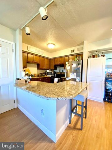5200 HILLTOP DR, Brookhaven, PA 19015