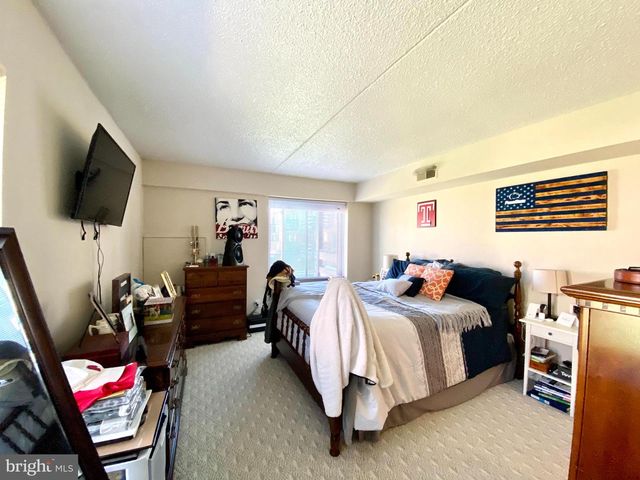 5200 HILLTOP DR, Brookhaven, PA 19015