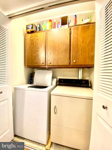 5200 HILLTOP DR, Brookhaven, PA 19015