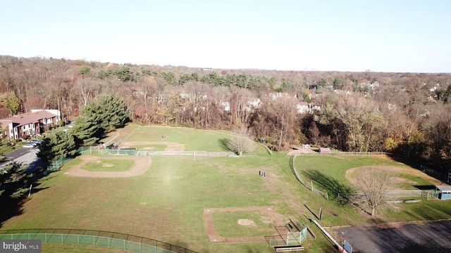 5200 HILLTOP DR, Brookhaven, PA 19015