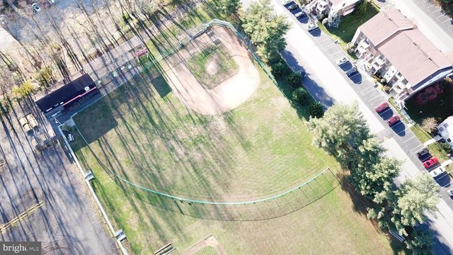 5200 HILLTOP DR, Brookhaven, PA 19015