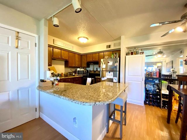 5200 HILLTOP DR, Brookhaven, PA 19015