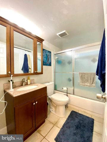 5200 HILLTOP DR, Brookhaven, PA 19015