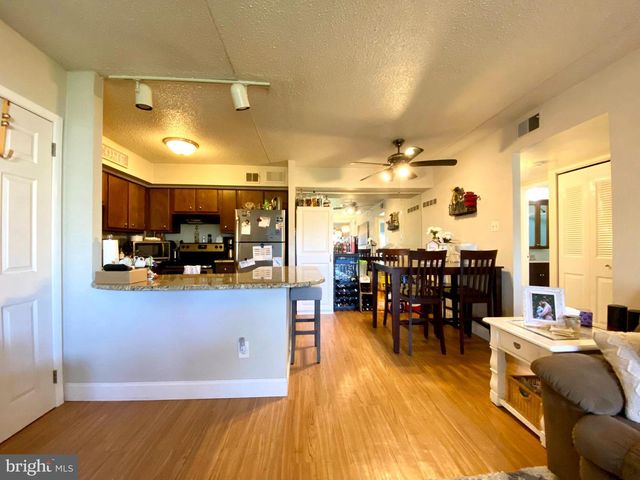 5200 HILLTOP DR, Brookhaven, PA 19015