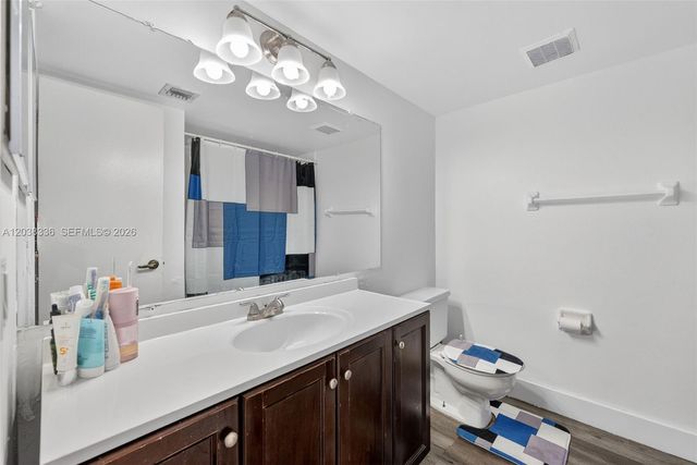 3053 N Oakland Forest Dr 103, Oakland Park, FL 33309