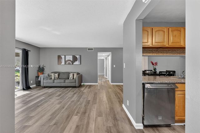 3053 N Oakland Forest Dr 103, Oakland Park, FL 33309
