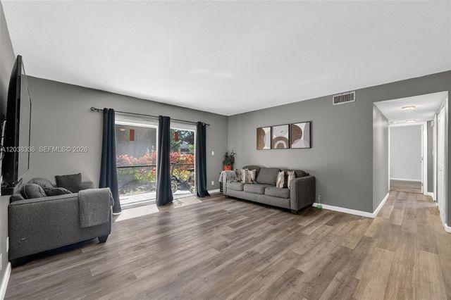 3053 N Oakland Forest Dr 103, Oakland Park, FL 33309