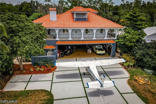 4045 Skyway DR, Naples, FL 34112