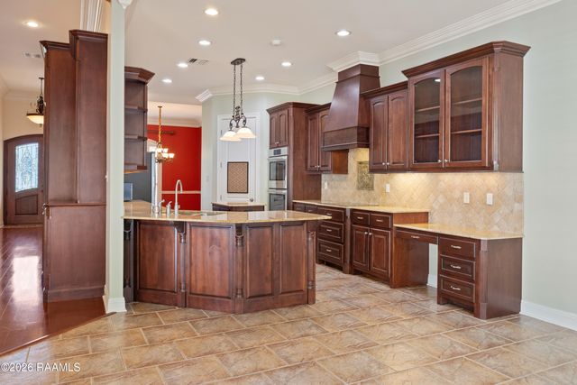 104 Mission Hills Drive, Broussard, LA 70518