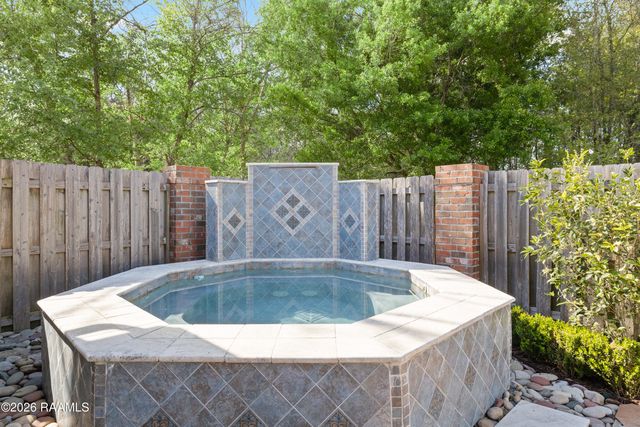 104 Mission Hills Drive, Broussard, LA 70518