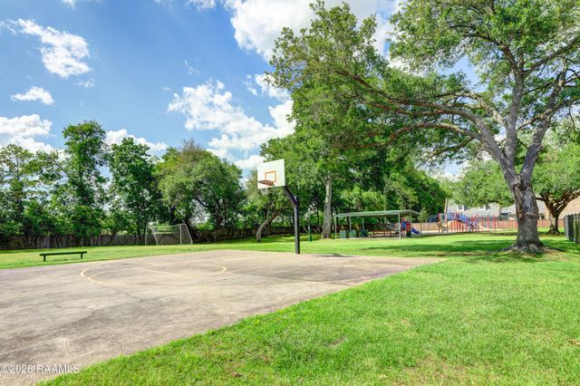 104 Mission Hills Drive, Broussard, LA 70518