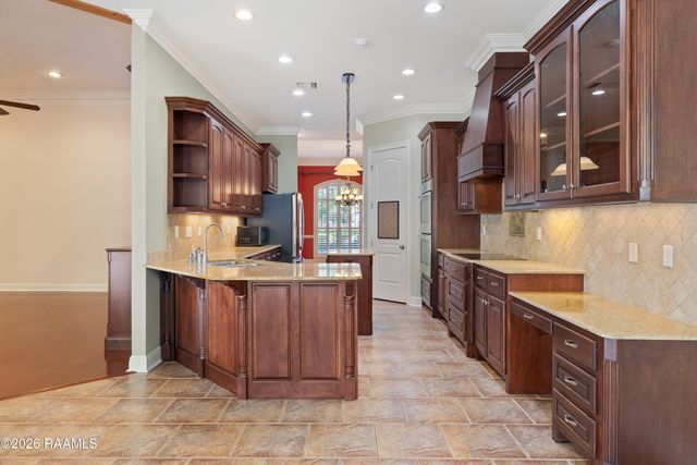 104 Mission Hills Drive, Broussard, LA 70518