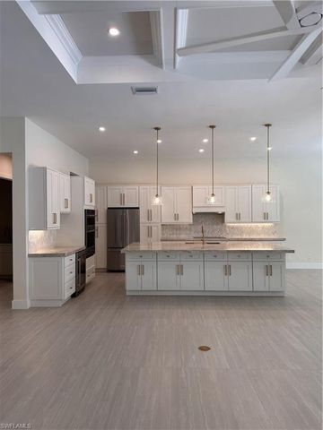 382 39th AVE NE, Naples, FL 34120