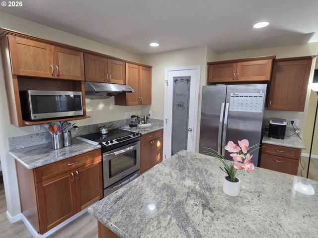 15721 Nw HACKNEY Dr, Portland, OR 97229