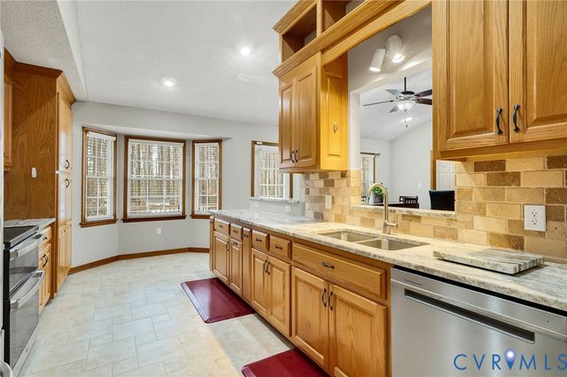 11118 Warwick Dr, Petersburg, VA 23805