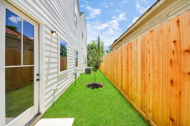 6511 Old Olive Tree Drive, Houston, TX 77091